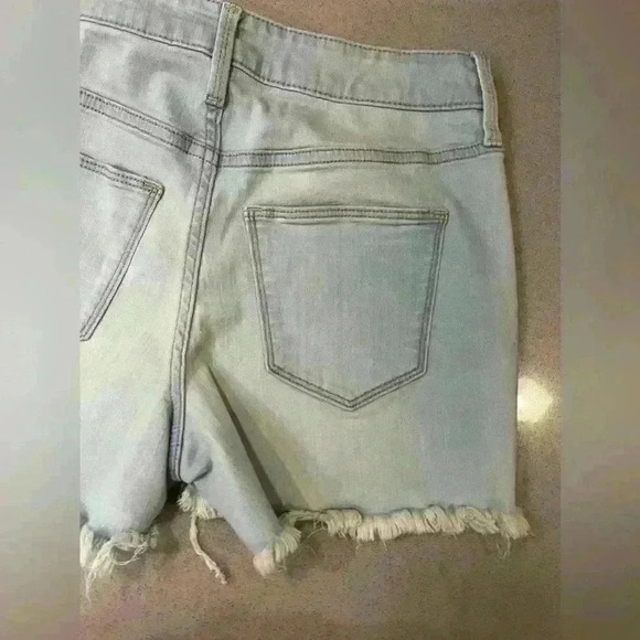 Universal thread Jean shorts - Picture 8 of 8